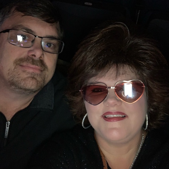 Meet your Posher, Stephanie - Picture 4 of 5